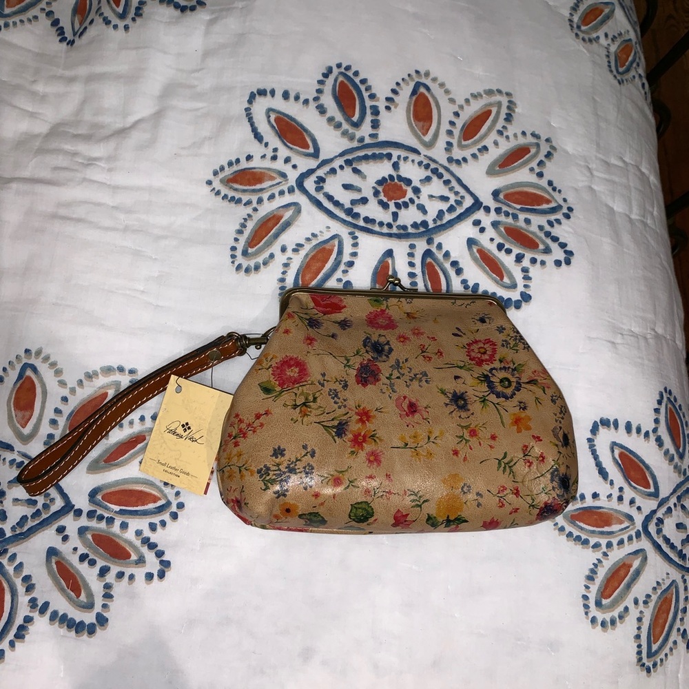Brand New Patricia Nash clutch!!